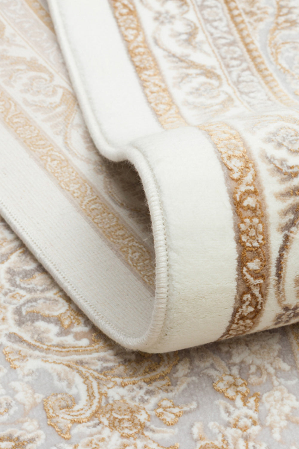 Klasik Desenli Sık Dokuma Halı