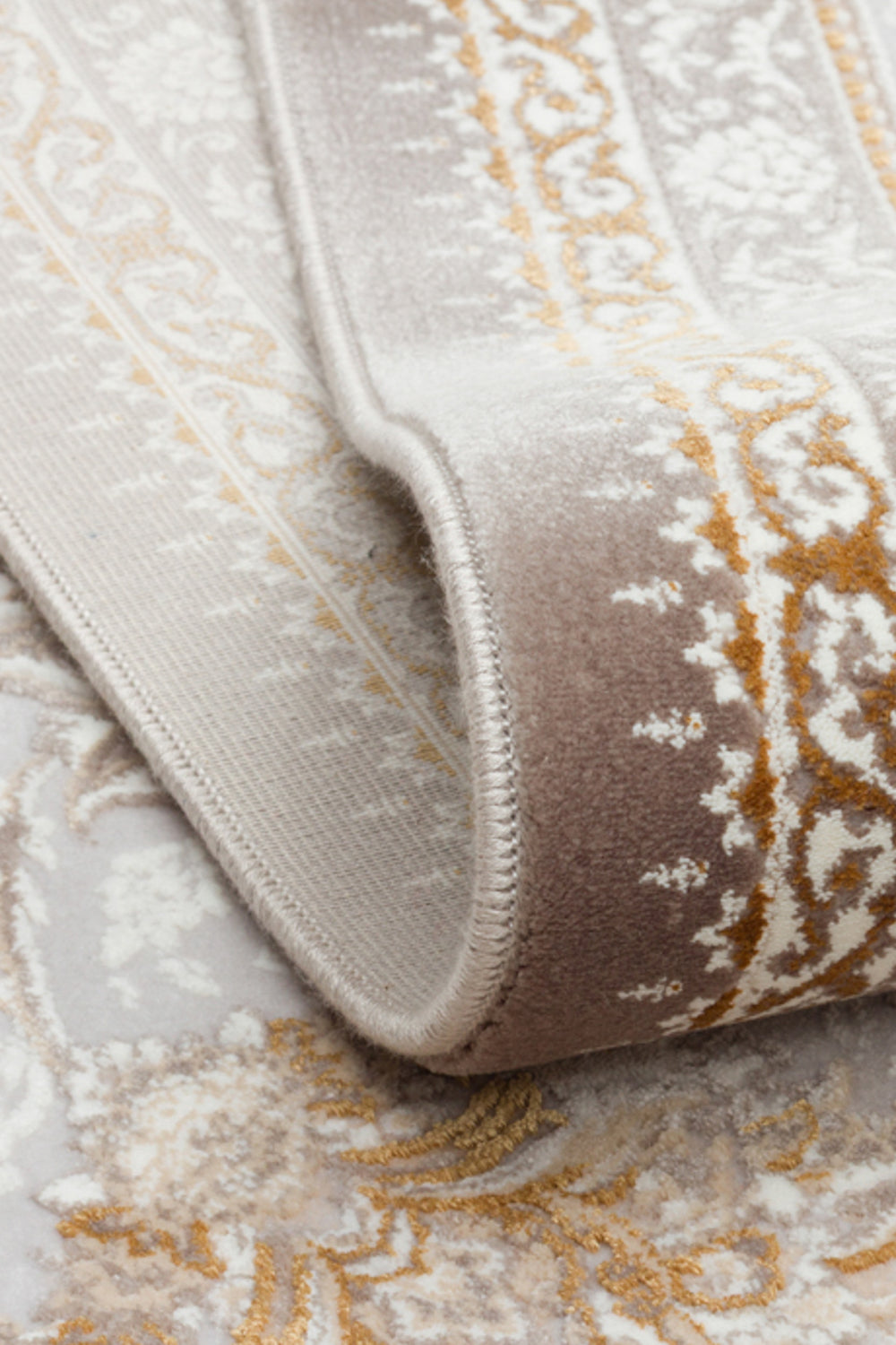 Klasik Desenli Sık Dokuma Halı