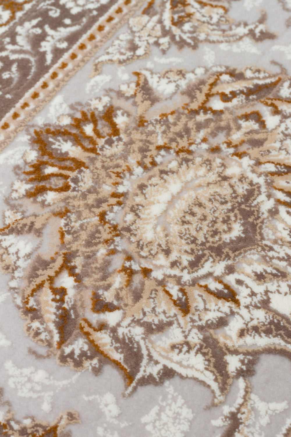 Klasik Desenli Sık Dokuma Halı