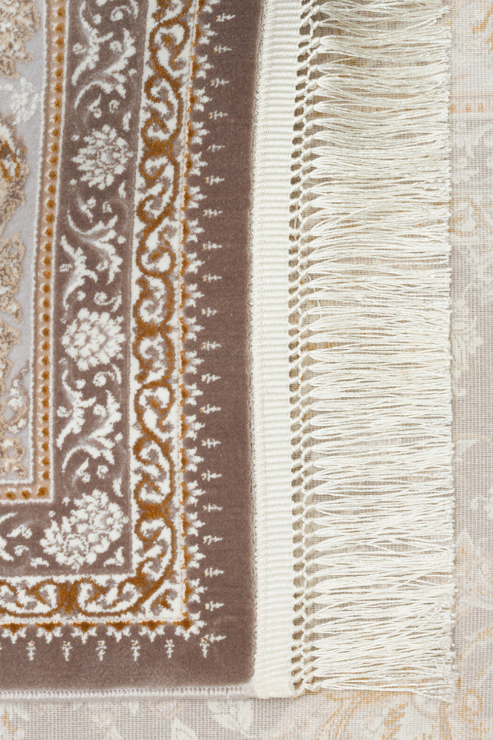 Klasik Desenli Sık Dokuma Halı