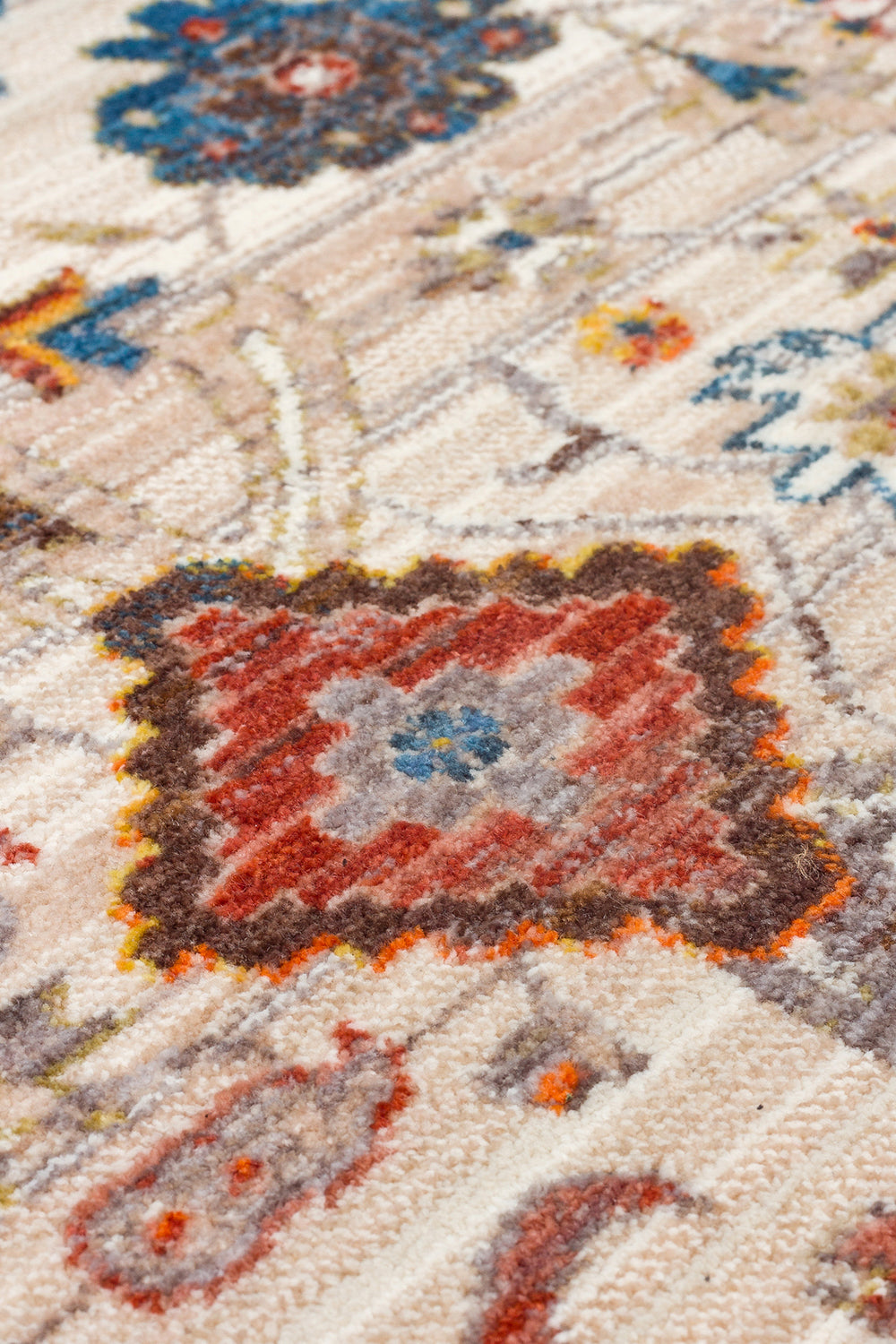 Etnik Desenli Yumuşak Tuşeli Dokuma Halı