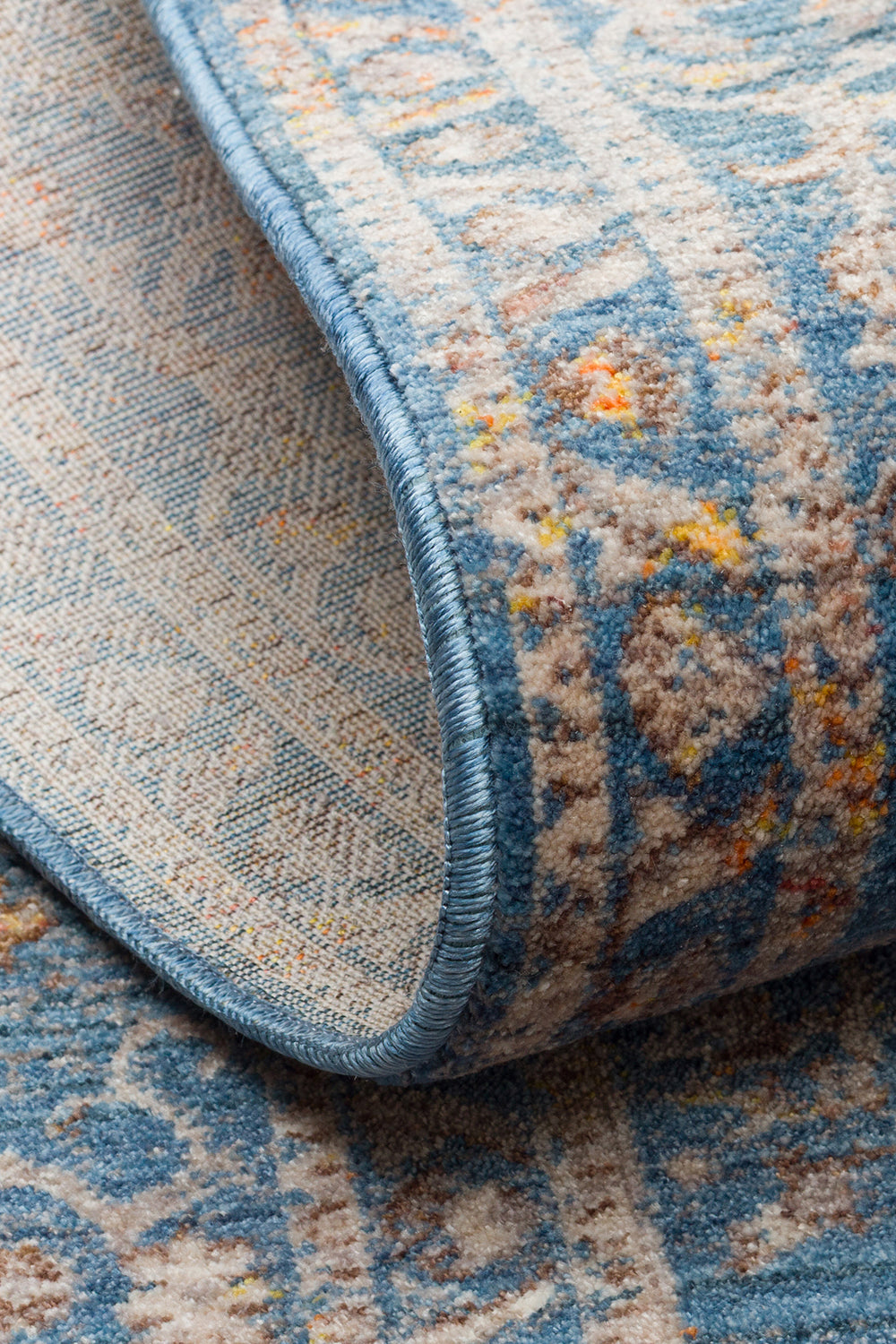 Etnik Desenli Yumuşak Tuşeli Dokuma Halı