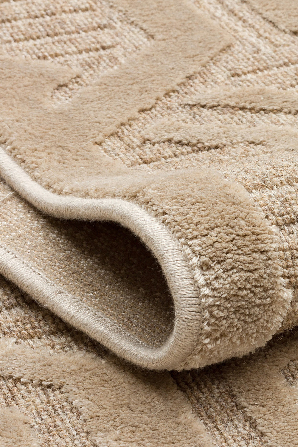 Yün ve Viskon Karışımlı Dokuma Halı