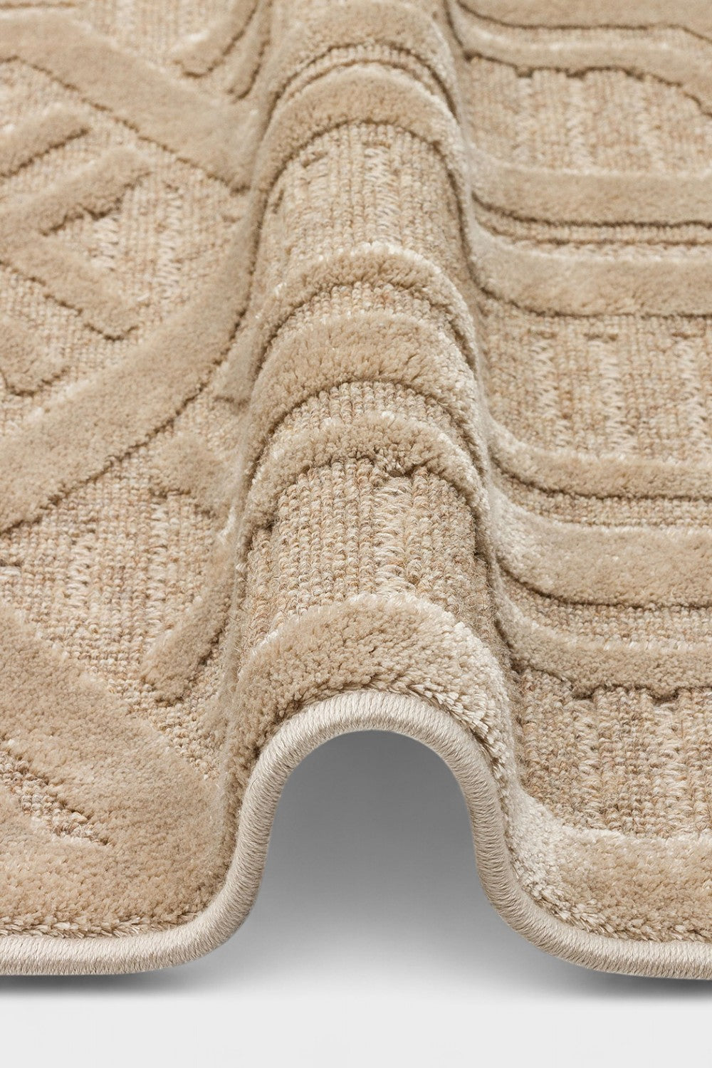 Yün ve Viskon Karışımlı Dokuma Halı