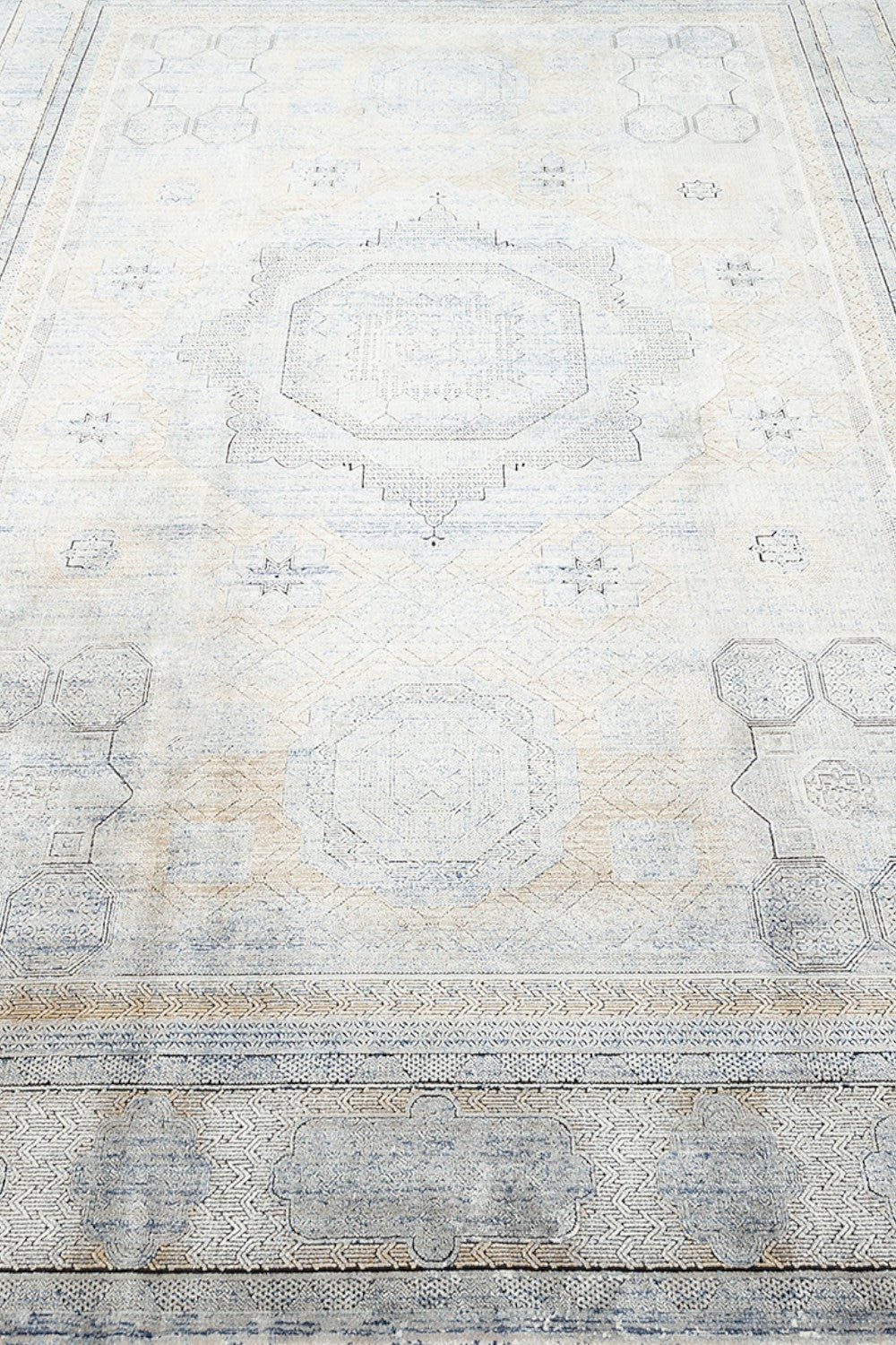 Klasik Desenli Sık Dokuma Halı