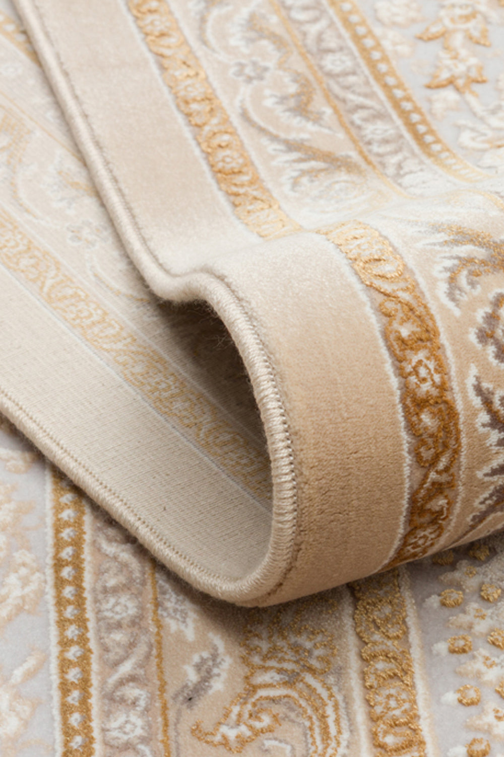 Klasik Desenli Sık Dokuma Halı