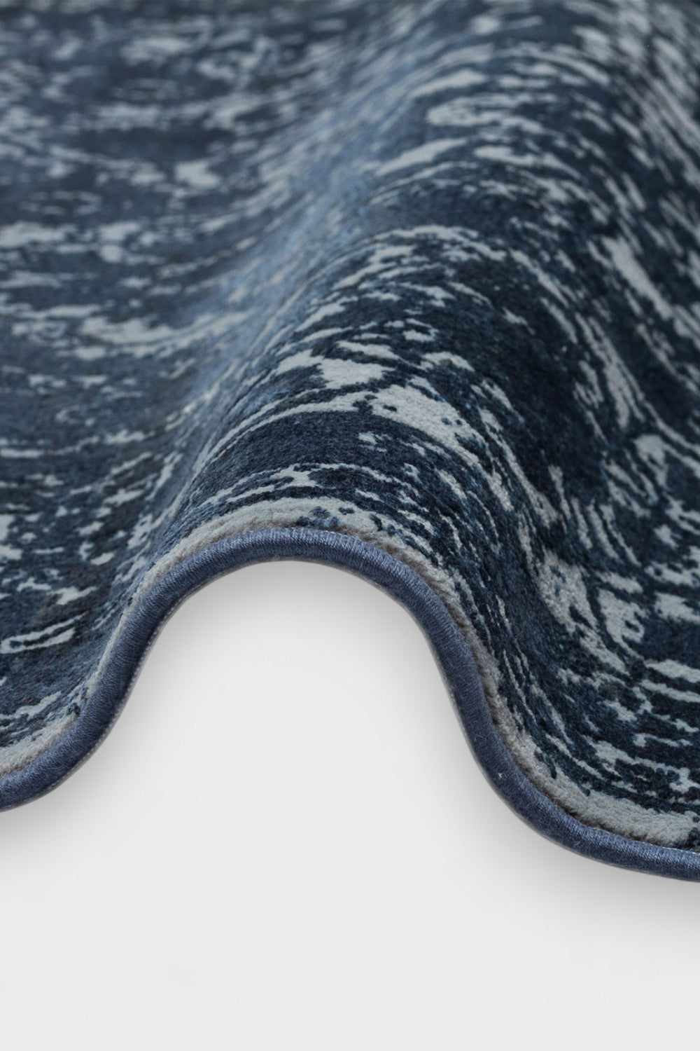 Vintage Görünümlü İpeksi Halı