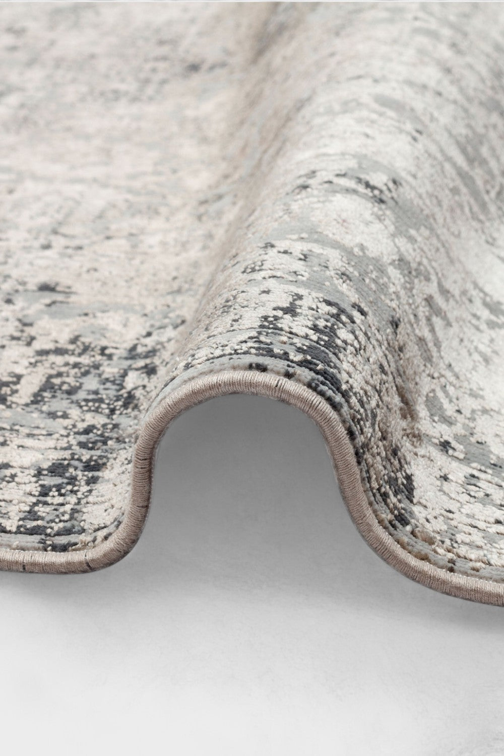 Vintage Görünümlü İpeksi Halı