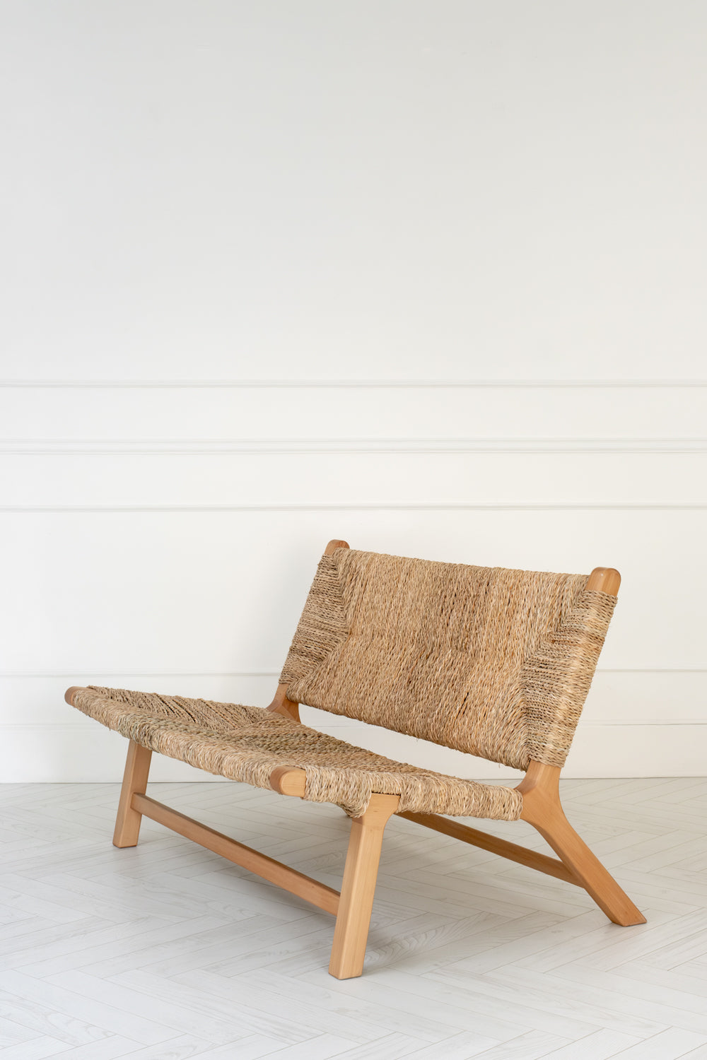 Hasır Oturumlu Geniş Ahşap Koltuk