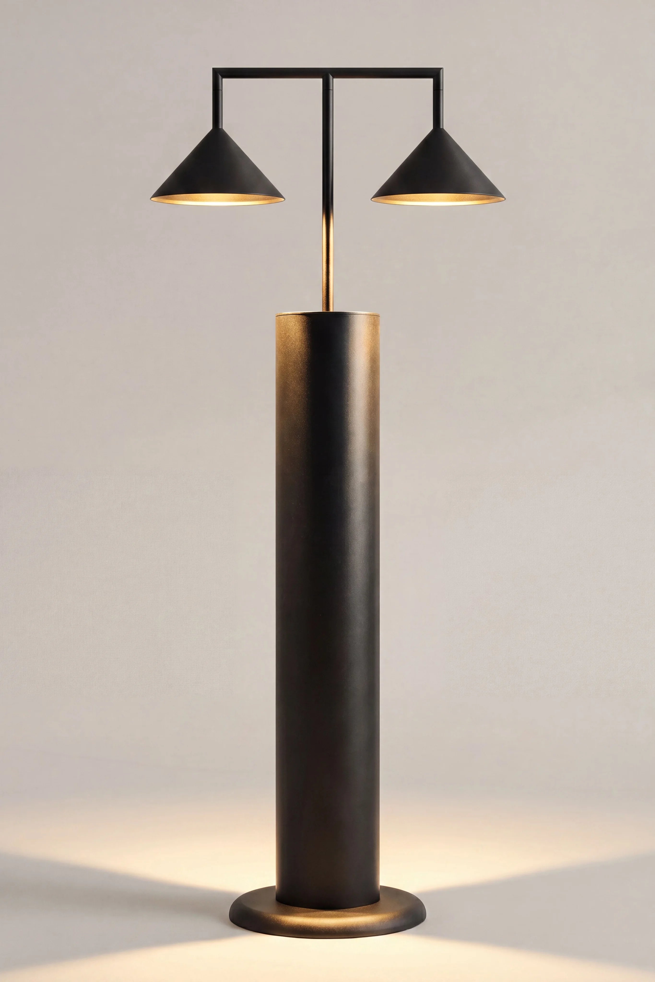 Metal Şapkalı Lambader