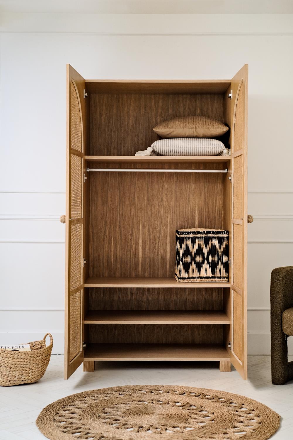 Hasır Ahşap Gardrop