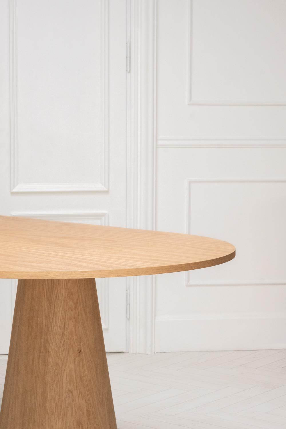 Oval Ahşap Yemek Masası