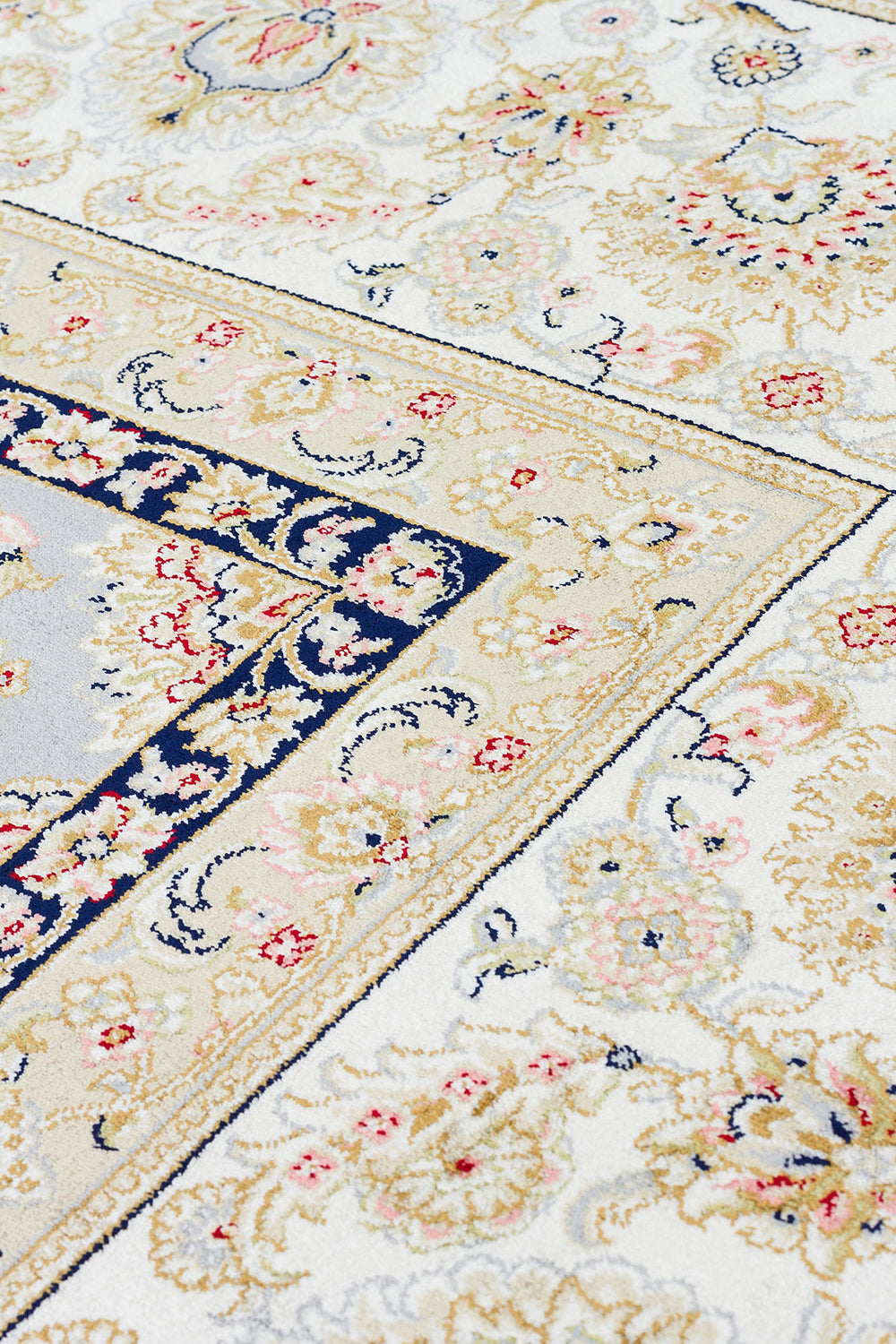 Klasik Desenli Sık Dokuma Halı