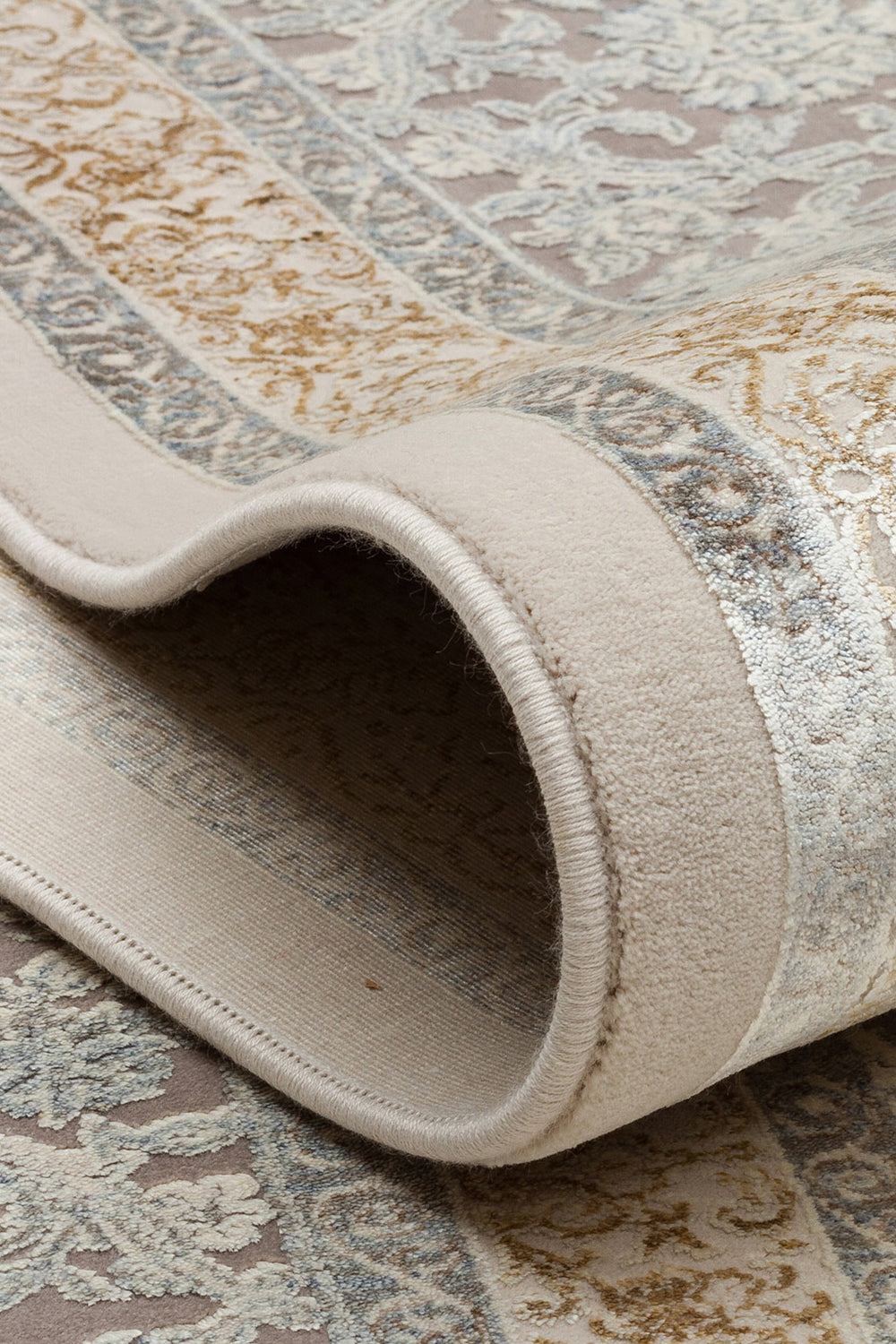 Klasik Desenli Sık Dokuma Halı