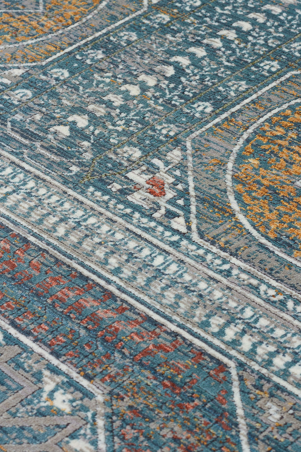 Klasik Desenli Sık Dokuma Halı