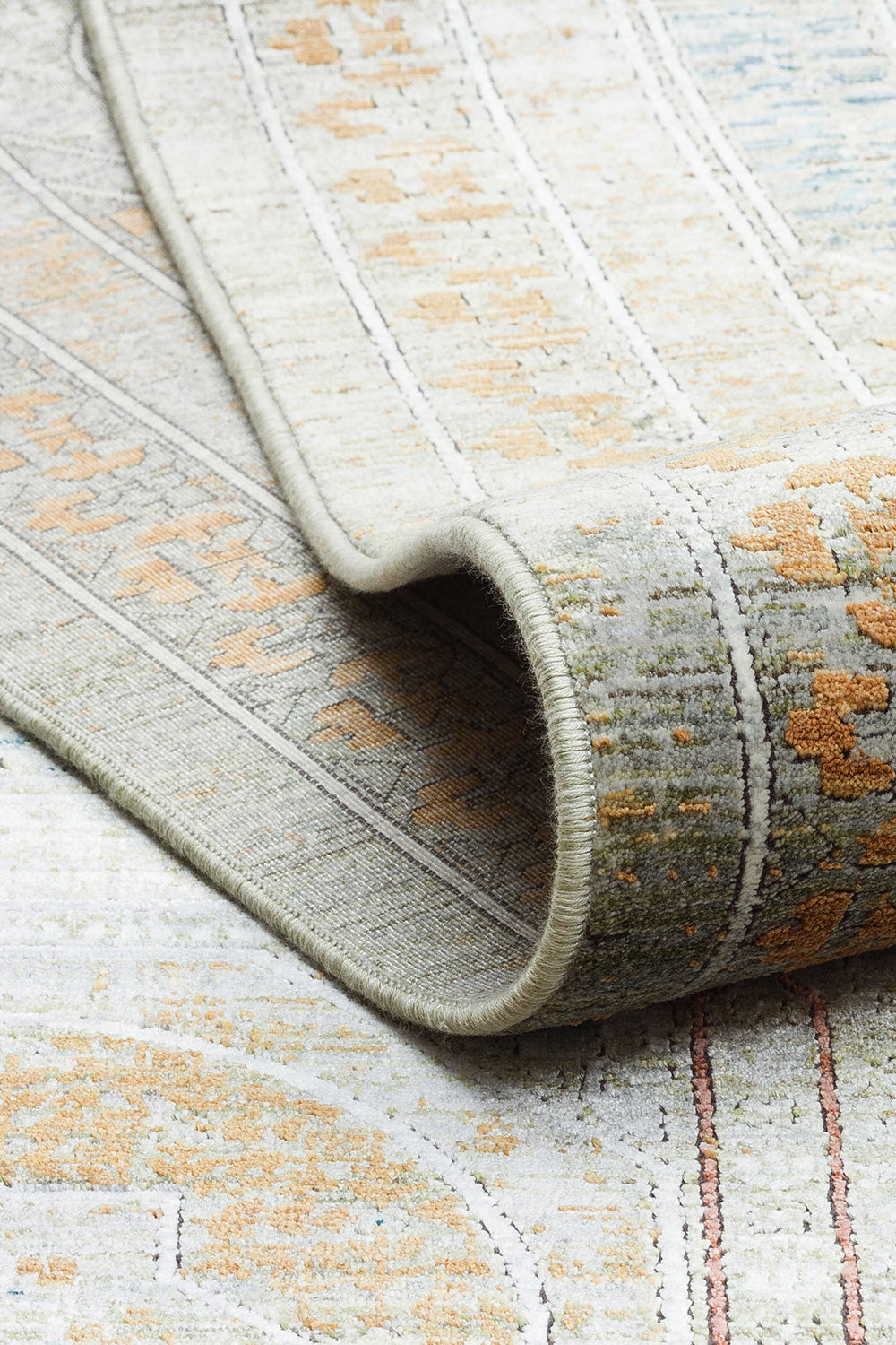 Klasik Desenli Sık Dokuma Halı