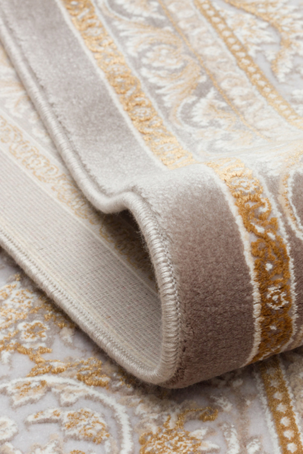 Klasik Desenli Sık Dokuma Halı