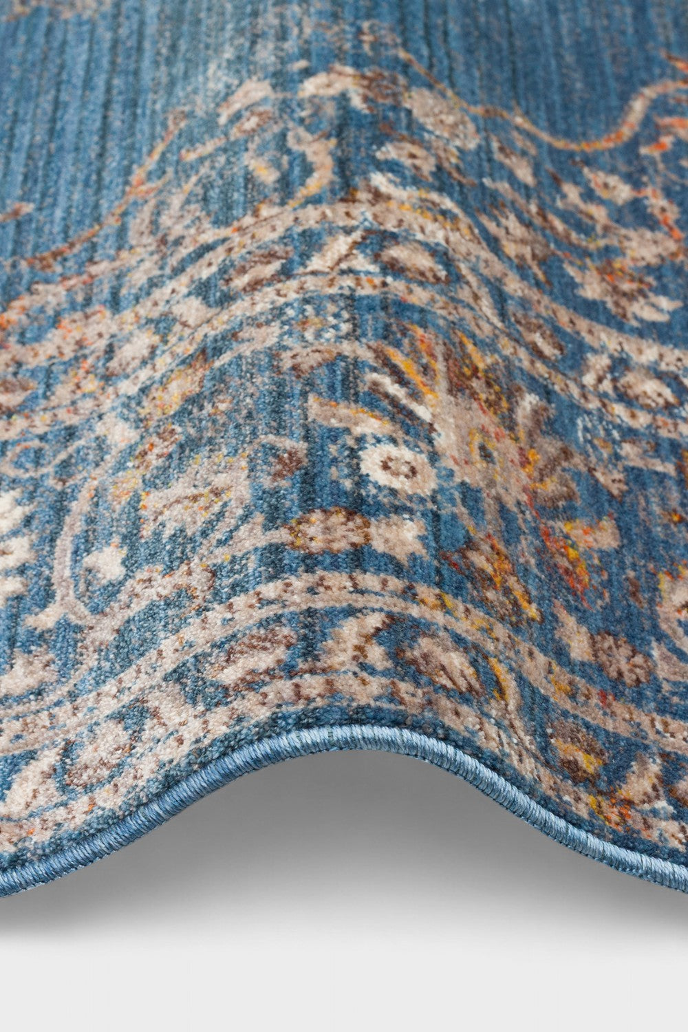 Etnik Desenli Yumuşak Tuşeli Dokuma Halı