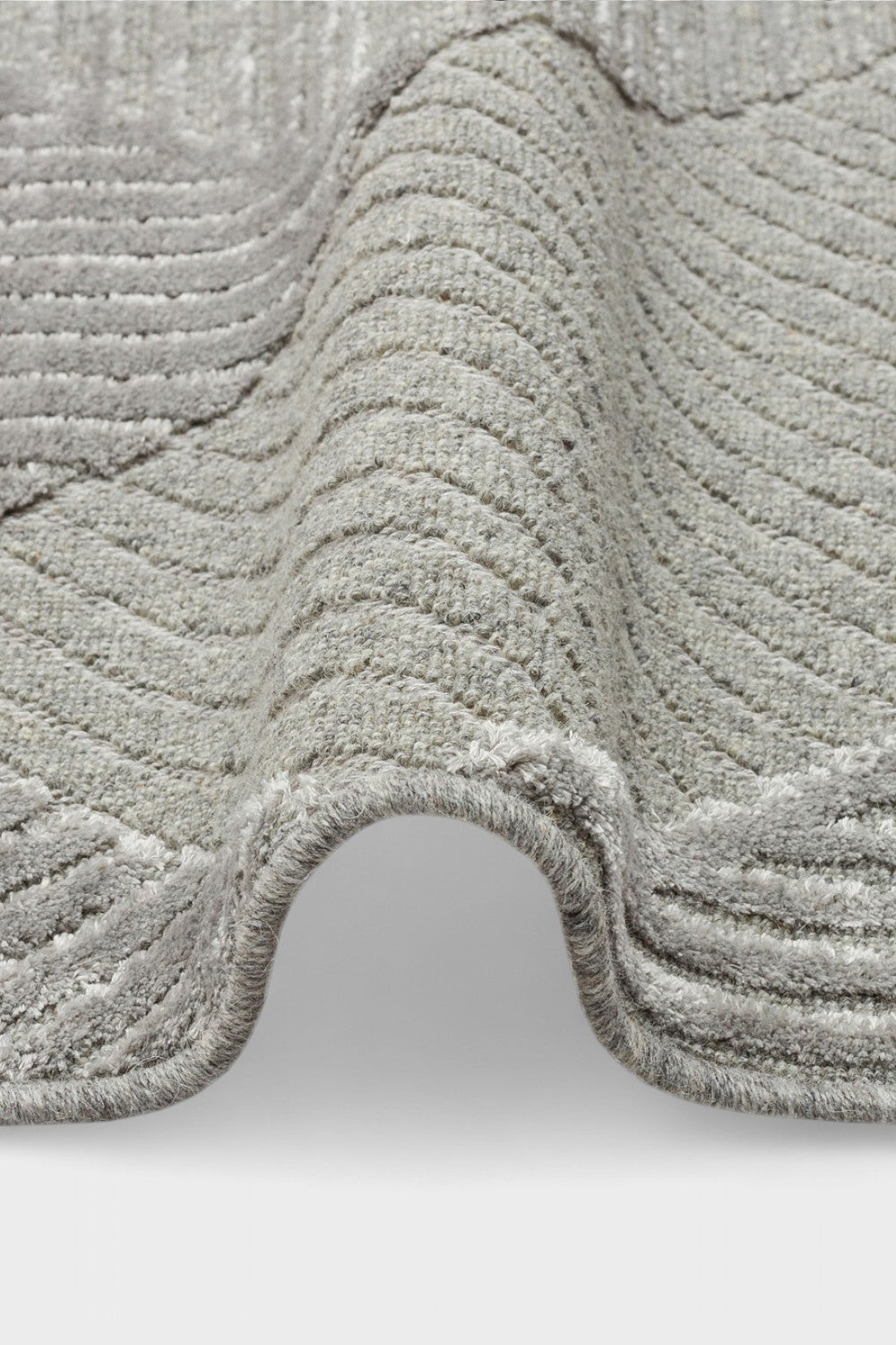 Yün ve Viskon Karışımlı Dokuma Halı