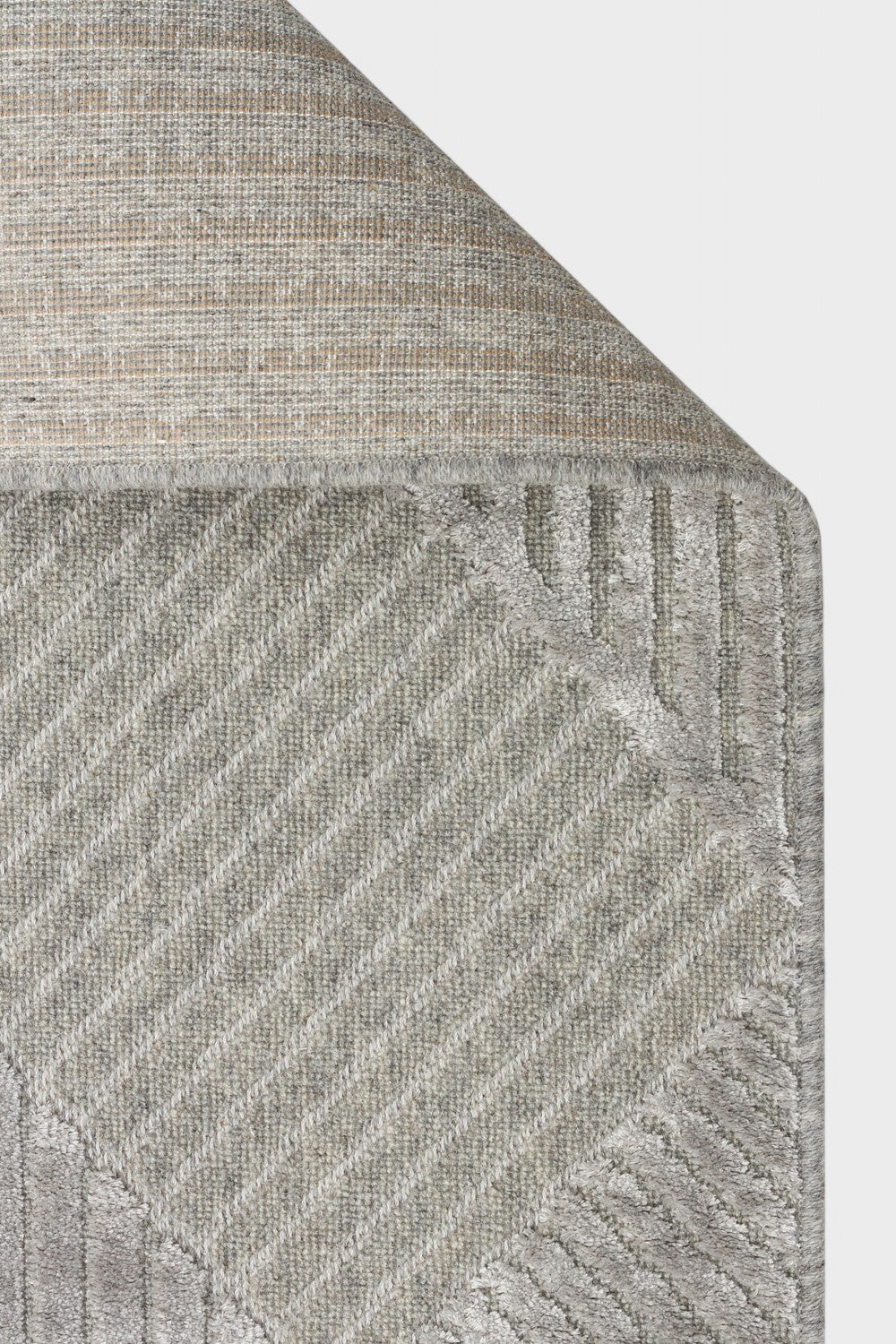 Yün ve Viskon Karışımlı Dokuma Halı