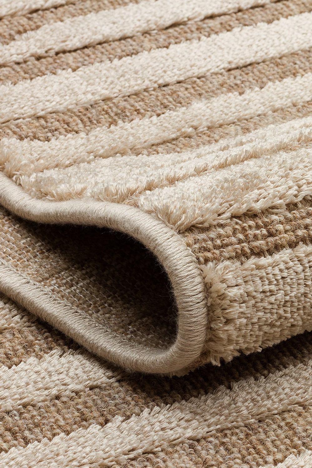 Yün ve Viskon Karışımlı Dokuma Halı