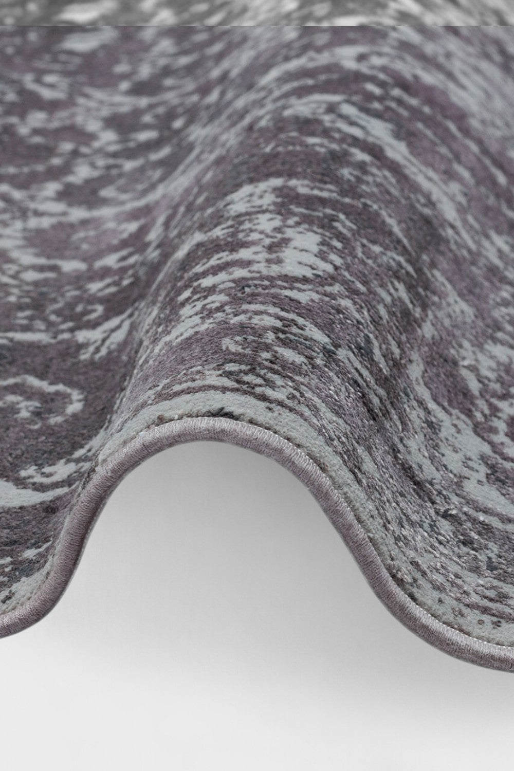 Vintage Görünümlü İpeksi Halı